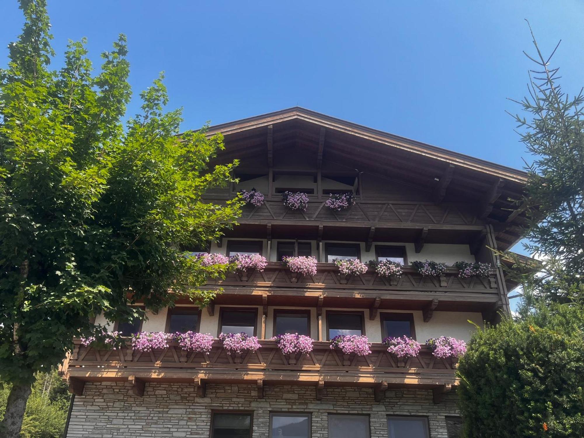 Clc Alpine Centre Hotel Saalfelden Bagian luar foto